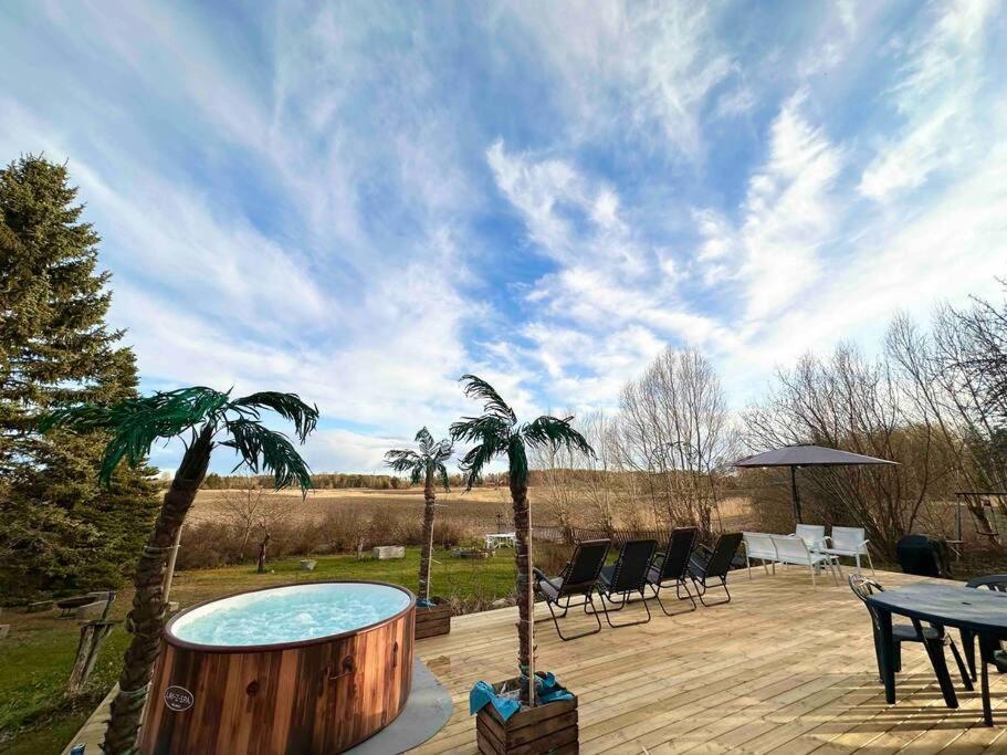 Modernt & Rymligt Sommarhus Pa Landet- Bubbelpool Villa Eskilstuna Kültér fotó
