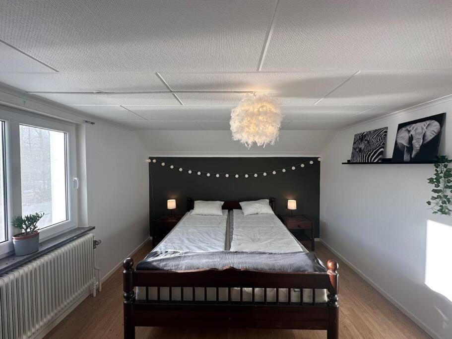 Modernt & Rymligt Sommarhus Pa Landet- Bubbelpool Villa Eskilstuna Kültér fotó