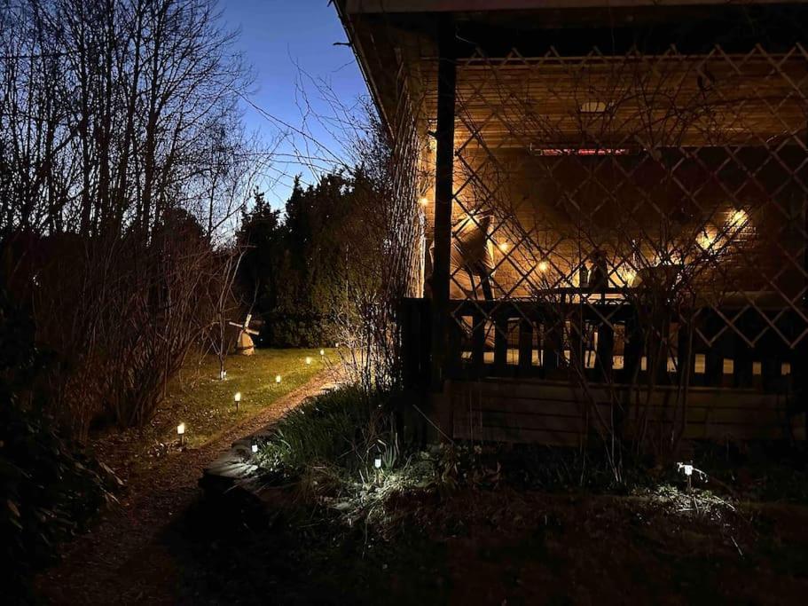 Modernt & Rymligt Sommarhus Pa Landet- Bubbelpool Villa Eskilstuna Kültér fotó