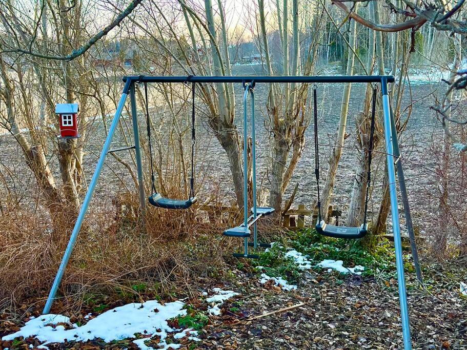 Modernt & Rymligt Sommarhus Pa Landet- Bubbelpool Villa Eskilstuna Kültér fotó